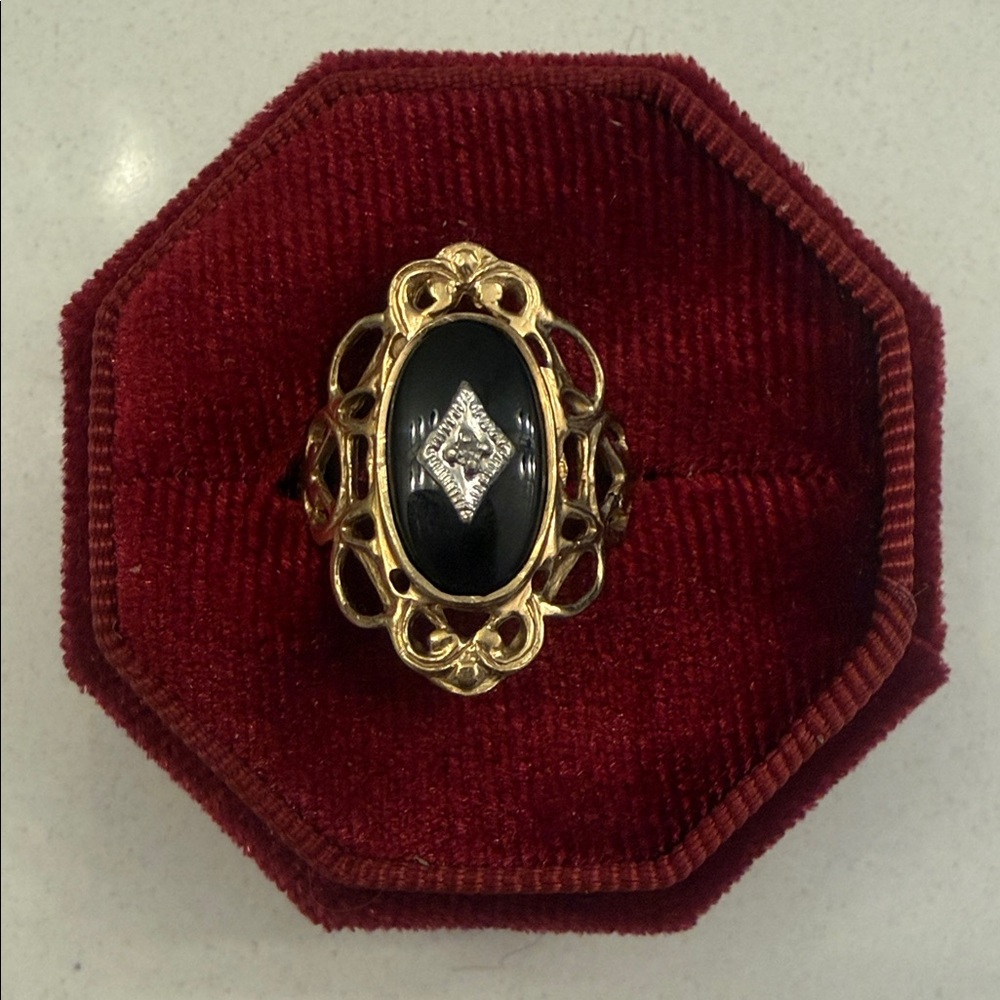 Elegant Gold and Black Ring